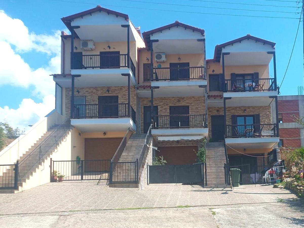 Μεζονετα Apartment Nea Roda Exterior photo